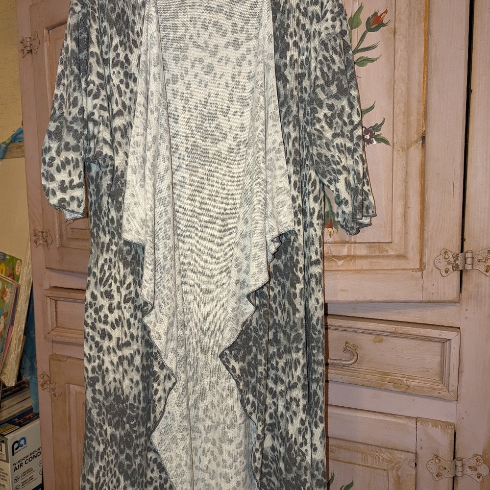 Lularoe cardigan, beautiful animal print in gray, blue color. 2xl